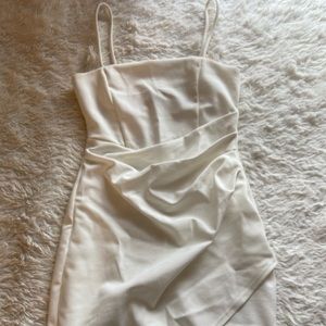 I’m selling this dress because I’ve never used